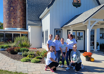 HSA Bank volunteers at Nourish Farm.